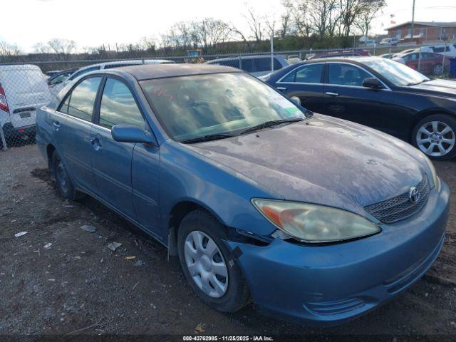 Toyota Camry Le Image 10