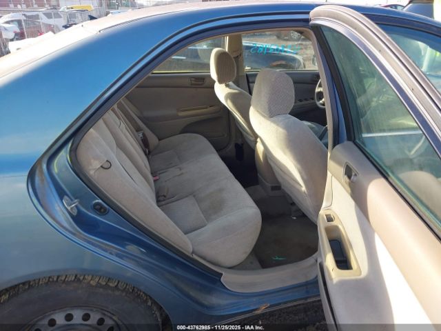 Toyota Camry Le Image 5