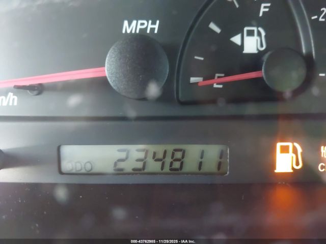 Toyota Camry Le Image 11