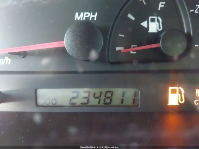 Toyota Camry Le Image 11