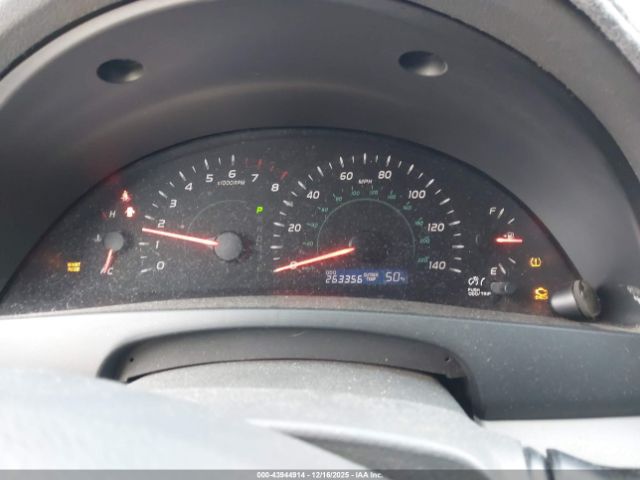 Toyota Camry Le Image 4