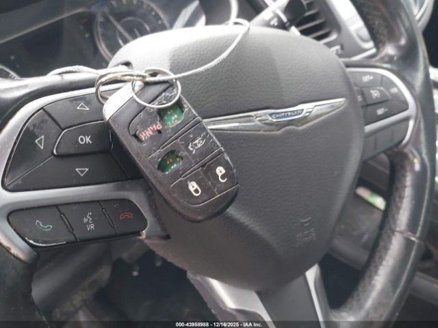 Chrysler 200 Limited Platinum Image 5