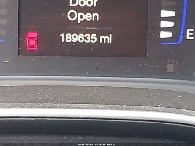 Chrysler 200 Limited Platinum Image 14