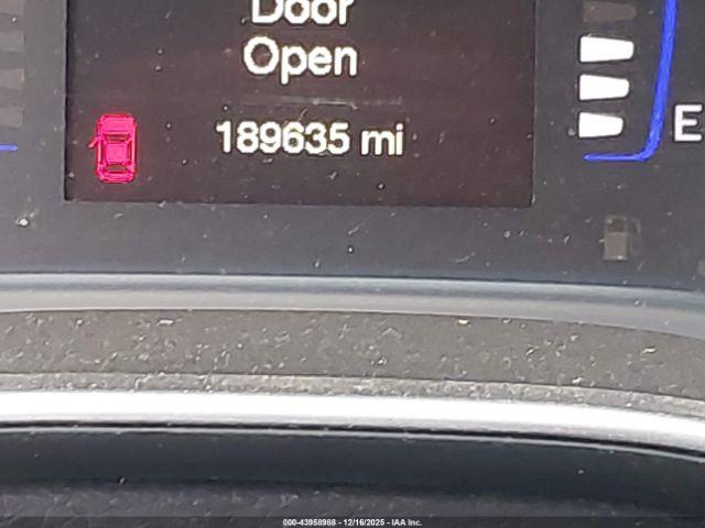 Chrysler 200 Limited Platinum Image 14