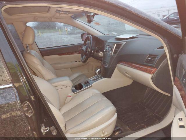 Subaru Outback 2.5i Limited Image 3