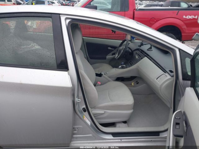 Toyota Prius Two Image 6