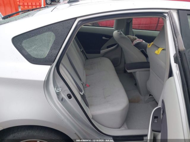 Toyota Prius Two Image 8