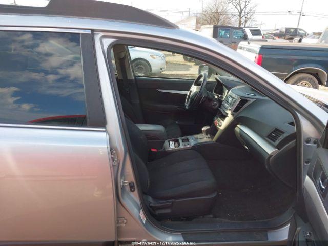 Subaru Outback 2.5i Premium Image 2