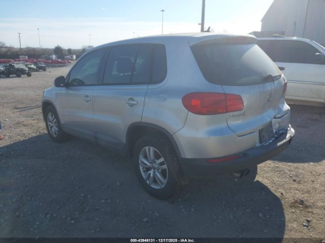 Volkswagen Tiguan S Image 7