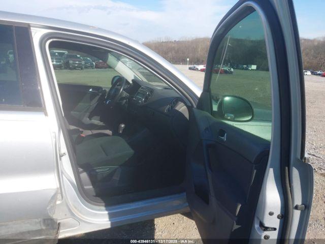 Volkswagen Tiguan S Image 3