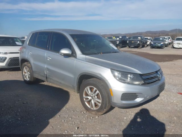 Volkswagen Tiguan S Image 10