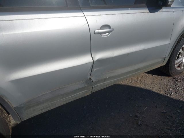 Volkswagen Tiguan S Image 13