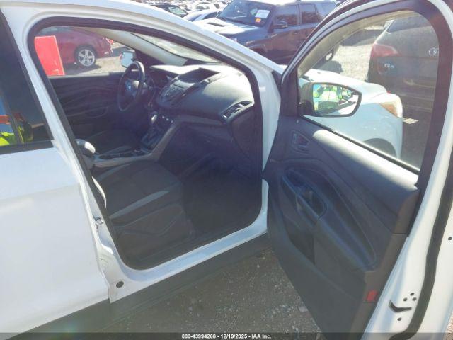 Ford Escape S Image 2