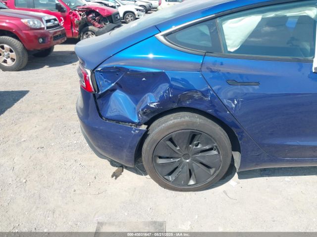 Tesla Model 3 Long Range Rear-wheel Drive Image 11