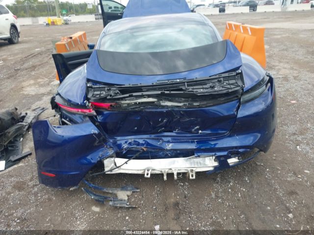 Porsche Taycan Image 11