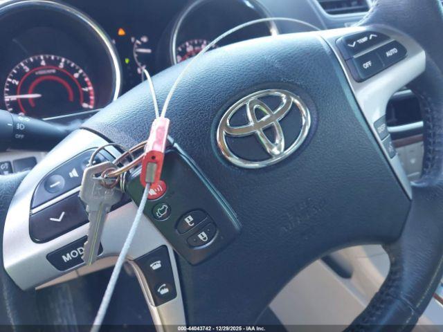 Toyota Highlander Limited V6 Image 8