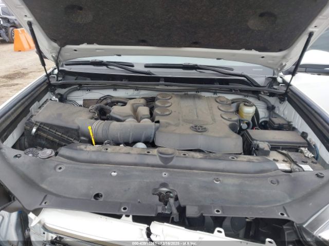 Toyota 4Runner Limited Image 5