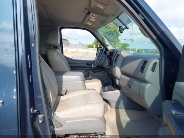 Nissan Nv Sl V8 Image 6