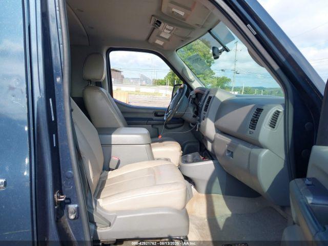 Nissan Nv Sl V8 Image 6