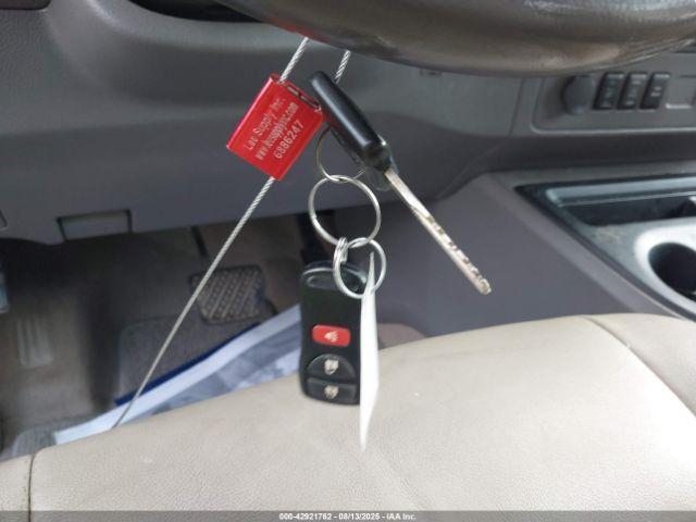 Nissan Nv Sl V8 Image 15