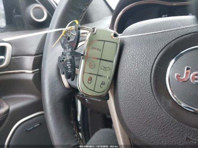 Jeep Grand Cherokee Summit Image 13