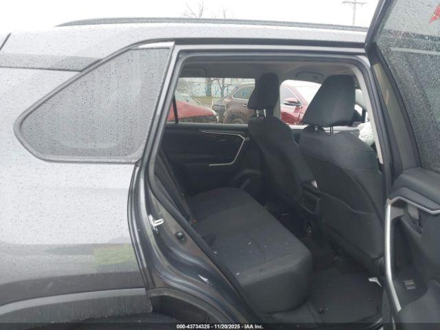 Toyota RAV4 Le Image 15