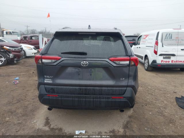 Toyota RAV4 Le Image 14