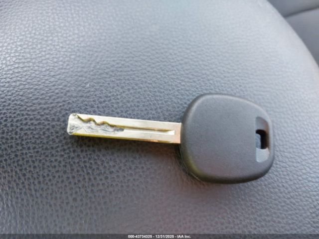 Toyota RAV4 Le Image 3