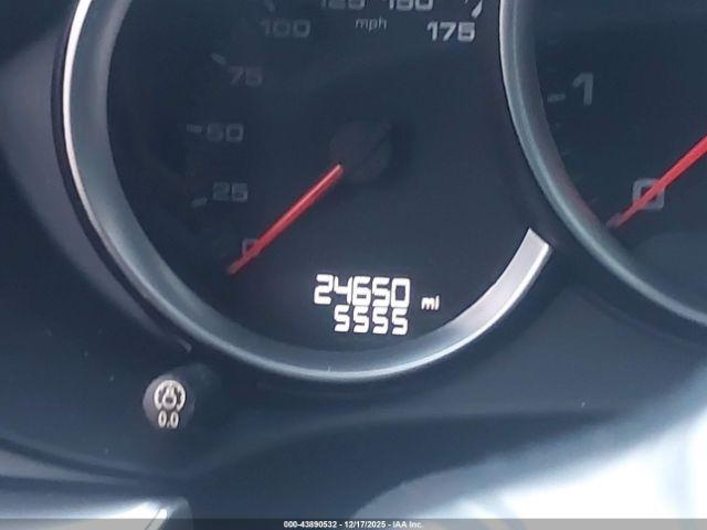 Porsche 718 Cayman Image 5