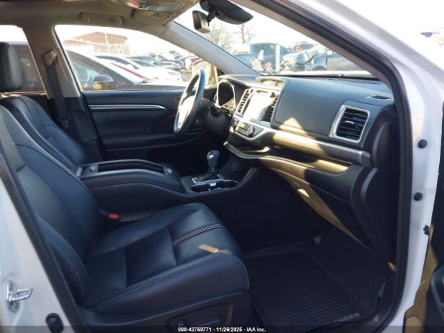 Toyota Highlander Se Image 3