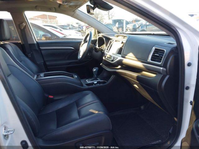 Toyota Highlander Se Image 3