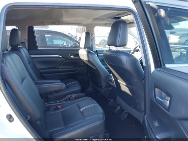 Toyota Highlander Se Image 9