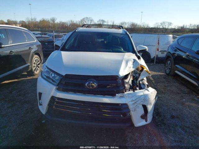 Toyota Highlander Se Image 15