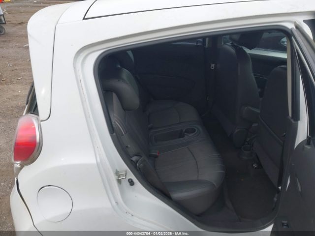 Chevrolet Spark 1lt Auto Image 2