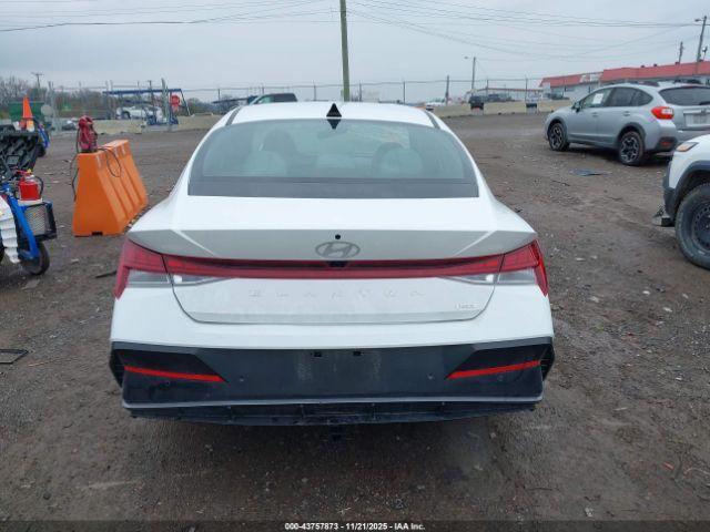 Hyundai ELANTRA Limited Image 14