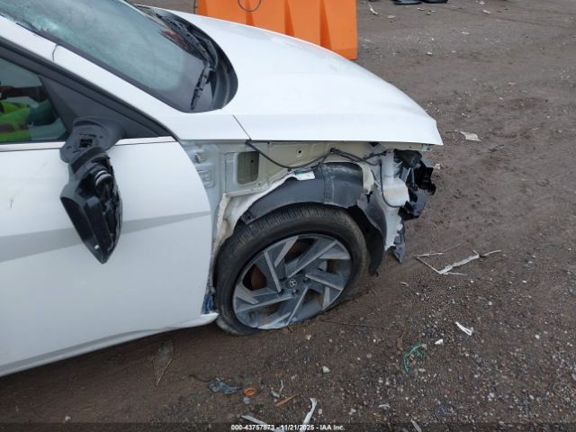 Hyundai ELANTRA Limited Image 11