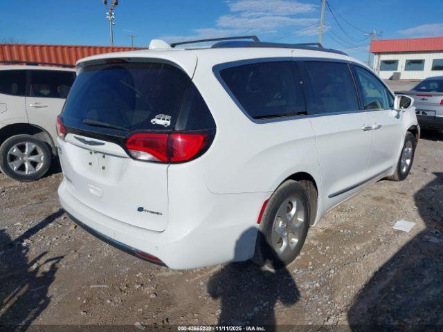 Chrysler Pacifica Touring L Image 14