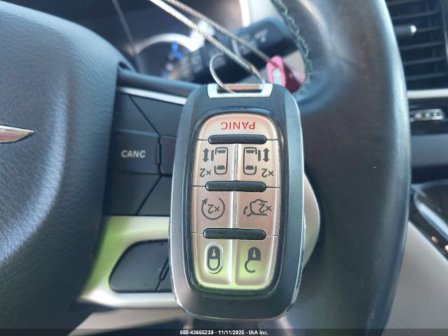 Chrysler Pacifica Touring L Image 5