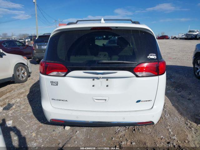 Chrysler Pacifica Touring L Image 12