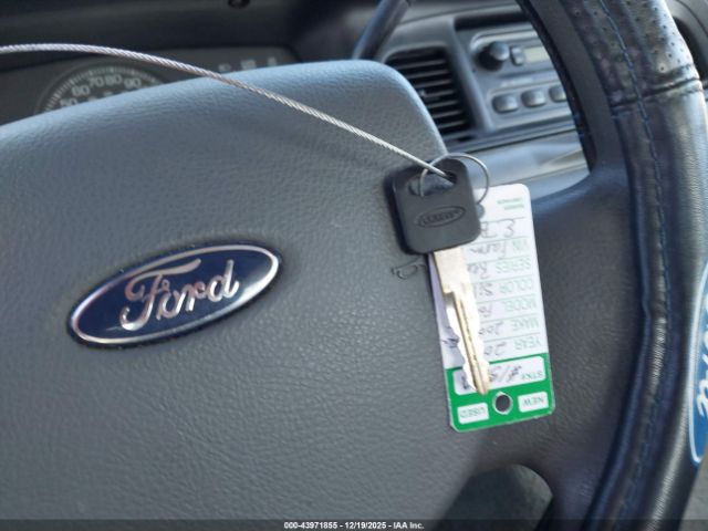 Ford Crown Victoria Police Image 4