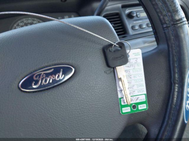 Ford Crown Victoria Police Image 4