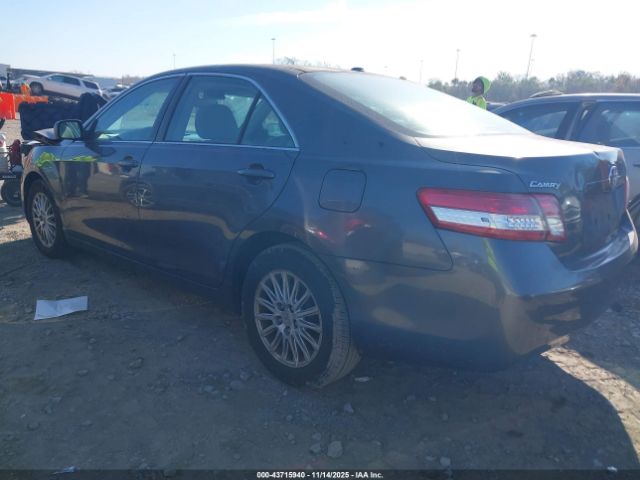 Toyota Camry Le Image 5