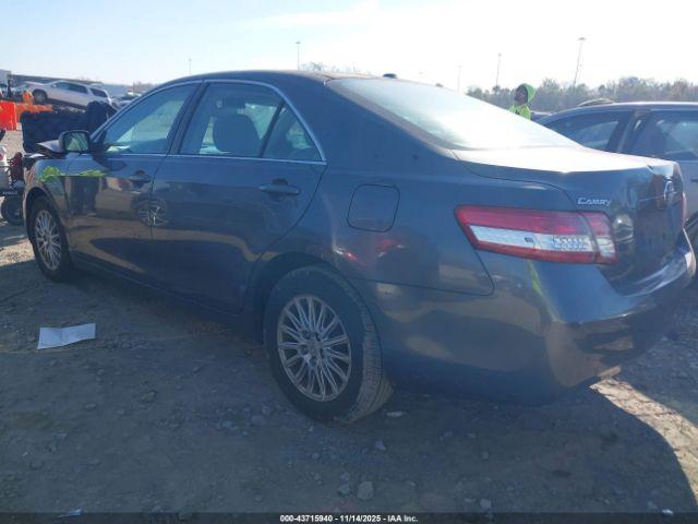 Toyota Camry Le Image 5