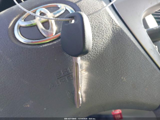 Toyota Camry Le Image 6