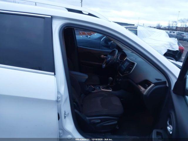 Jeep Cherokee Latitude Fwd Image 16