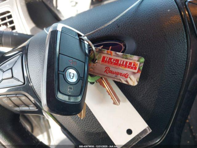 Ford Explorer Xlt Image 8