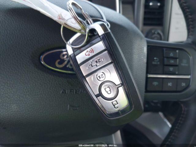 Ford F-150 Lariat Image 12