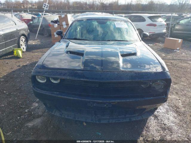 Dodge Challenger Sxt Image 10