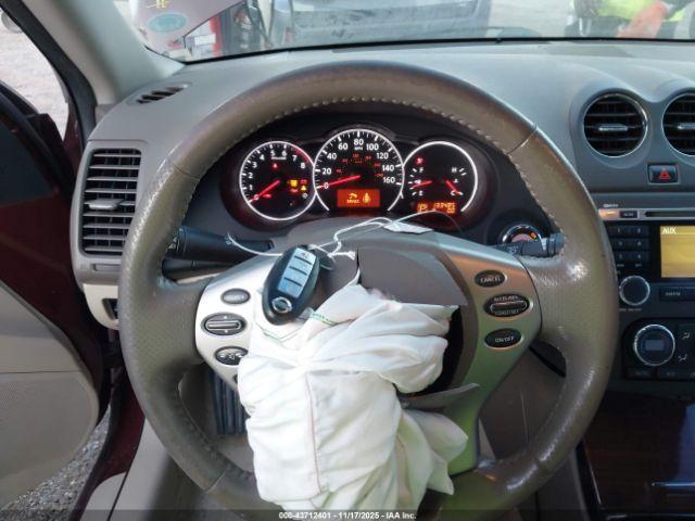 Nissan Altima Image 9