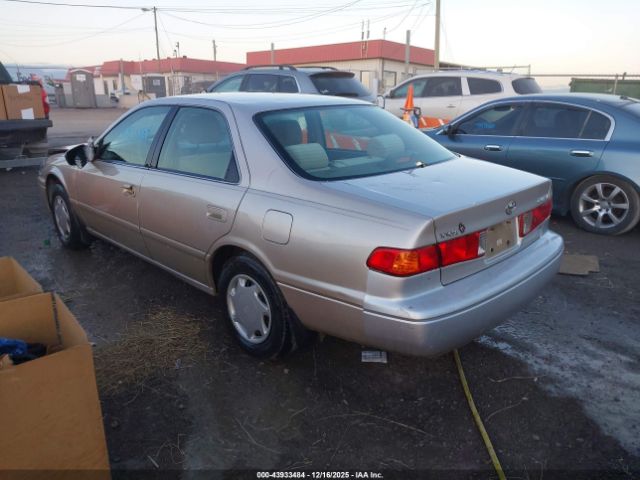 Toyota Camry Ce Image 3